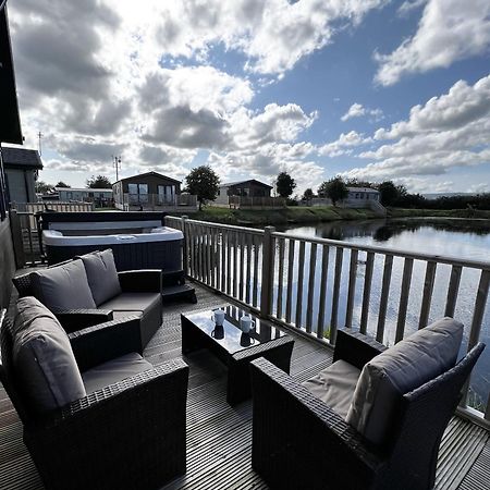 Diddly Squat Lodge With Hot Tub, Pendle View Holiday Park 클리데로 외부 사진