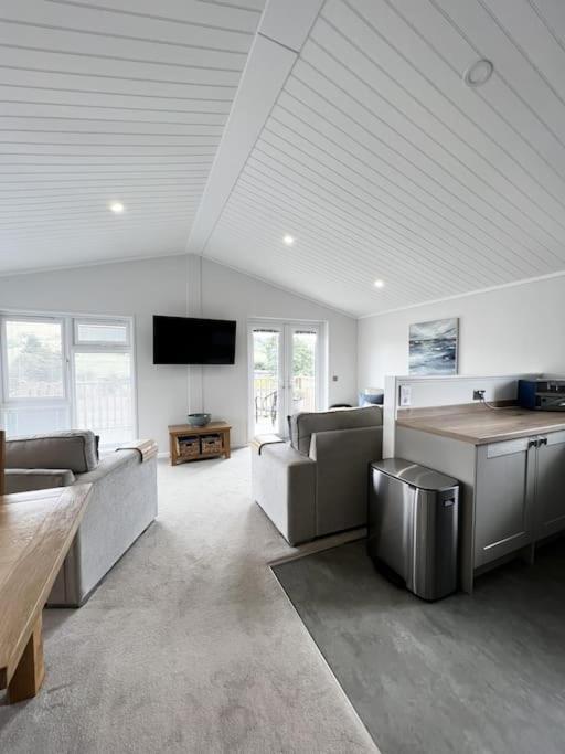 Diddly Squat Lodge With Hot Tub, Pendle View Holiday Park 클리데로 외부 사진