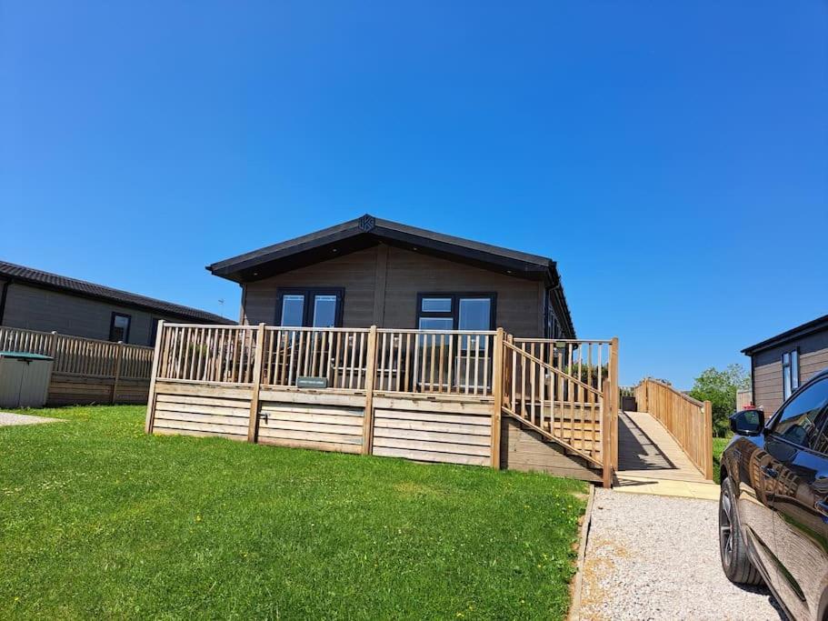 Diddly Squat Lodge With Hot Tub, Pendle View Holiday Park 클리데로 외부 사진