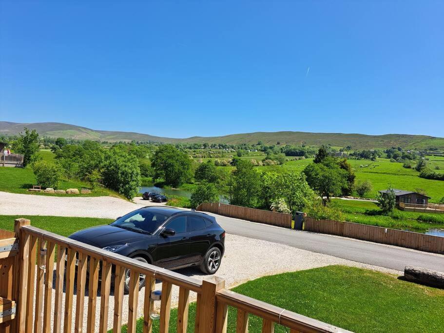 Diddly Squat Lodge With Hot Tub, Pendle View Holiday Park 클리데로 외부 사진