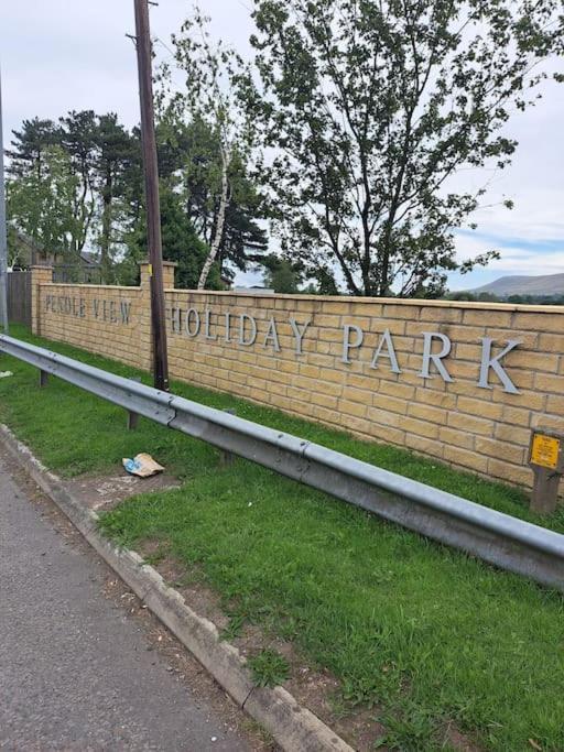 Diddly Squat Lodge With Hot Tub, Pendle View Holiday Park 클리데로 외부 사진