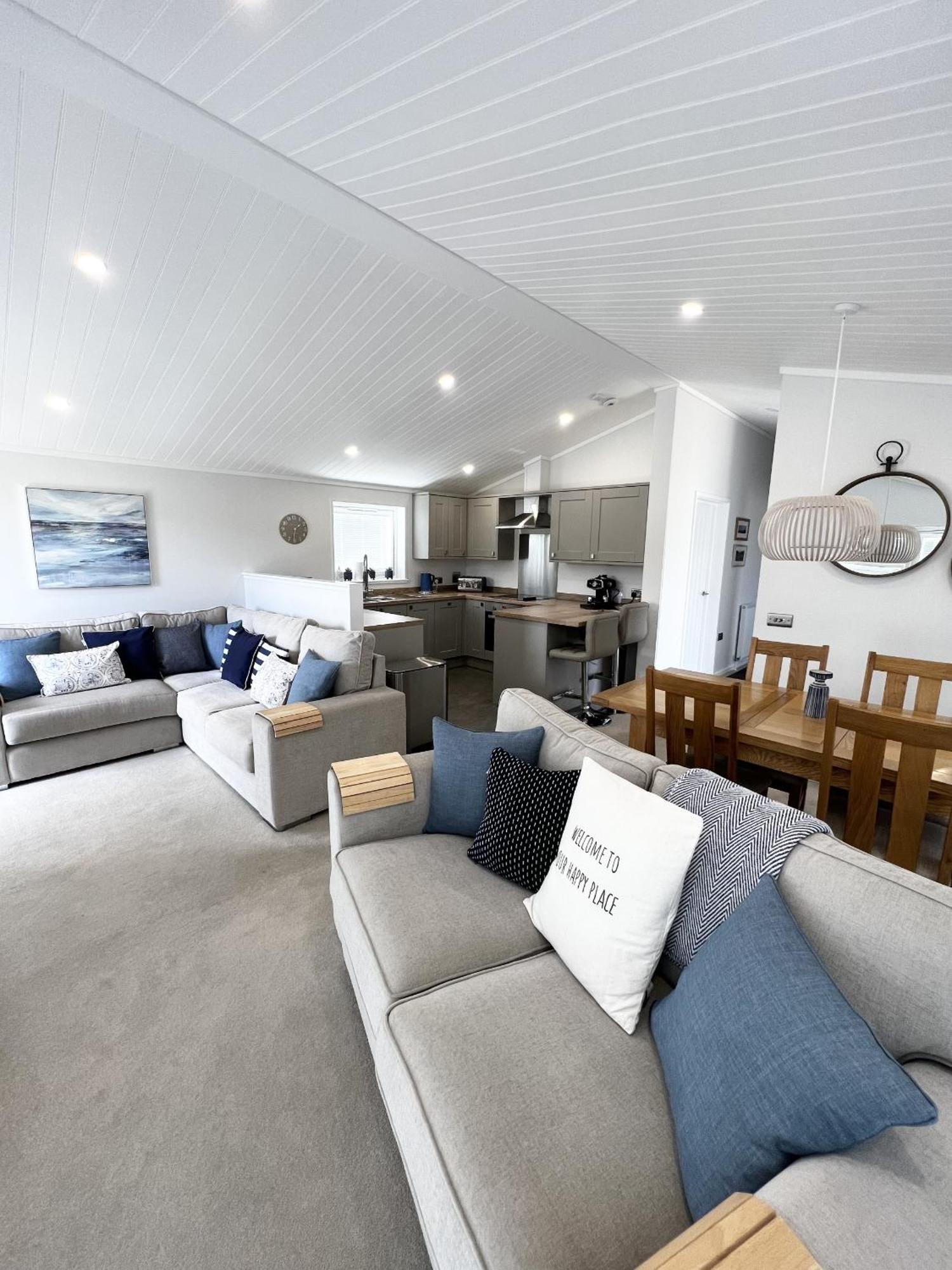 Diddly Squat Lodge With Hot Tub, Pendle View Holiday Park 클리데로 외부 사진